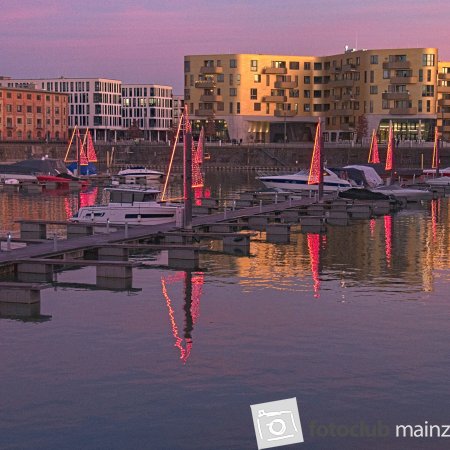 Zollhafen 1